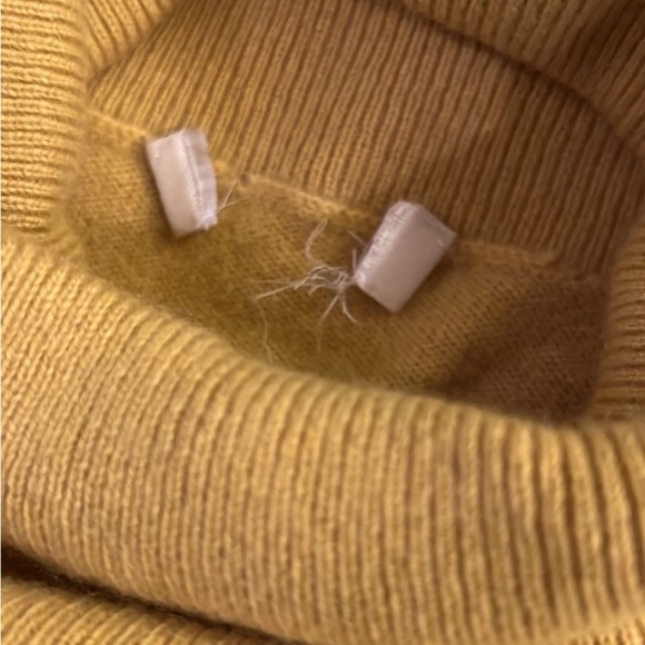 Cashmere Yellow and Cream Women's turtleneck - Picture 3 of 7